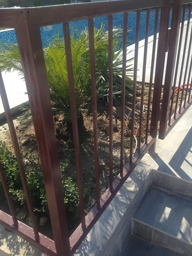 Chill Out Beach Apartments Trogir 3*,
