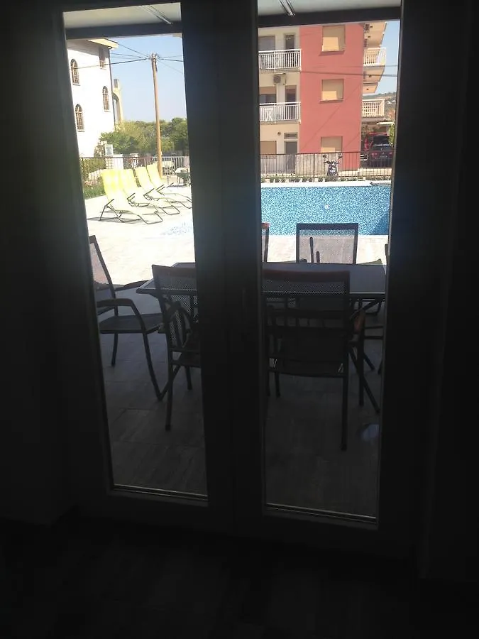 Pensionat Chill Out Beach Apartments Trogir