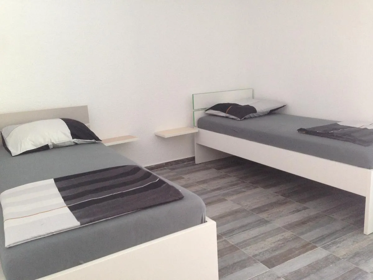 Pensión Chill Out Beach Apartments Trogir